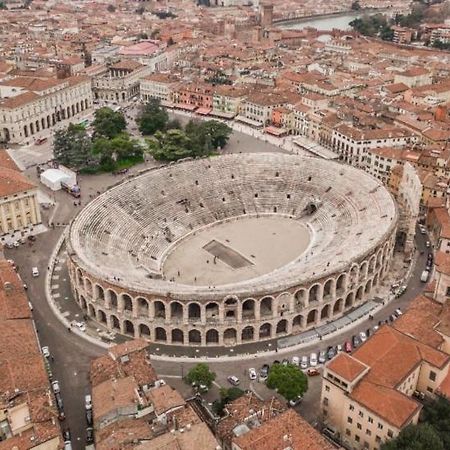 Graziosa Mansarda Centro Verona Esterno foto