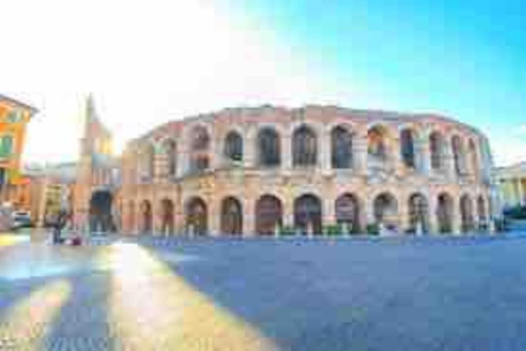 Graziosa Mansarda Centro Verona Esterno foto